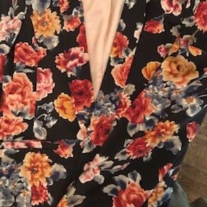 Silk Floral Blazer short, Size medium